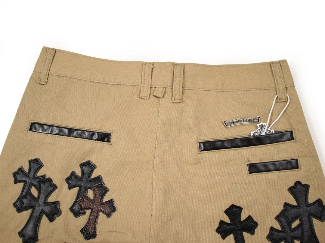 P270 💰 (Top version) Chrome Hearts CH khaki camouflage checkerboard horse hair cross patch leather jeans. Original purchased and patterned to truly restore the ultimate texture of Vintage. Italian special cowhide print and then cut. Customized sheepskin three-layer thick line leather. The whole body is spliced in heavy water washing process. Craftsmen hand-splash ink. You can see the details. Three-dimensional cutting version. Loose and comfortable. Not picky on the figure. Look tall and slim. Factory precision work. Original quality control. Same style for men and women. Can be matched with couples. Versatile recommendation. Must-have jeans for all seasons. Color: Khaki Size: 28-30-32-34 (corresponds to S-M-L-XL)